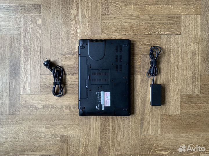 Ноутбук Samsung NP-R519