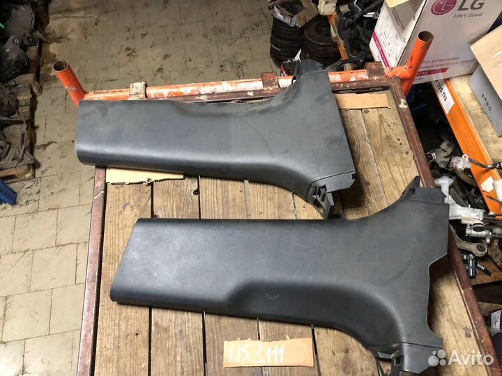 Обшивка средней стойки нижняя Infiniti QX70