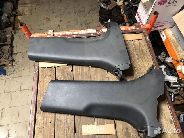 Обшивка средней стойки нижняя Infiniti QX70
