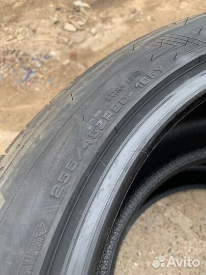 Dunlop SP Sport Maxx RT 2 255/45 R20 и 285/40 R20