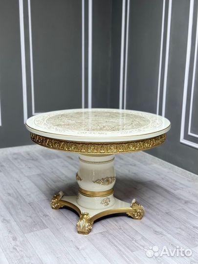 Стол и стулья в гостиную. В наличии