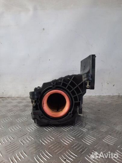 Корпус воздушного фильтра Mercedes-Benz C-Class