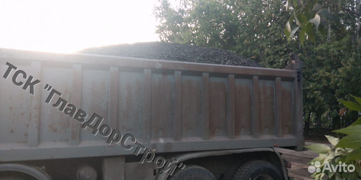 Доставка мелкозернистой крошки.Основание дороги