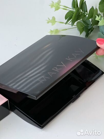 Компактный футляр для косметики Mary Kay