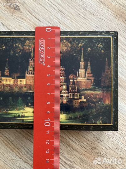 Деревянная шкатулка