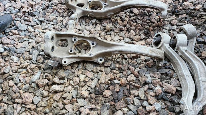 Кулак поворотный передний левый правый Genesis G80