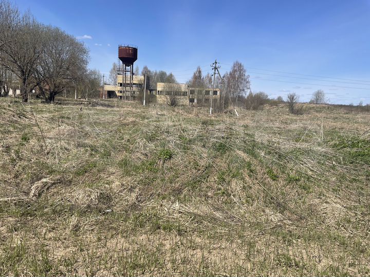 Здание, 1048.3 м²