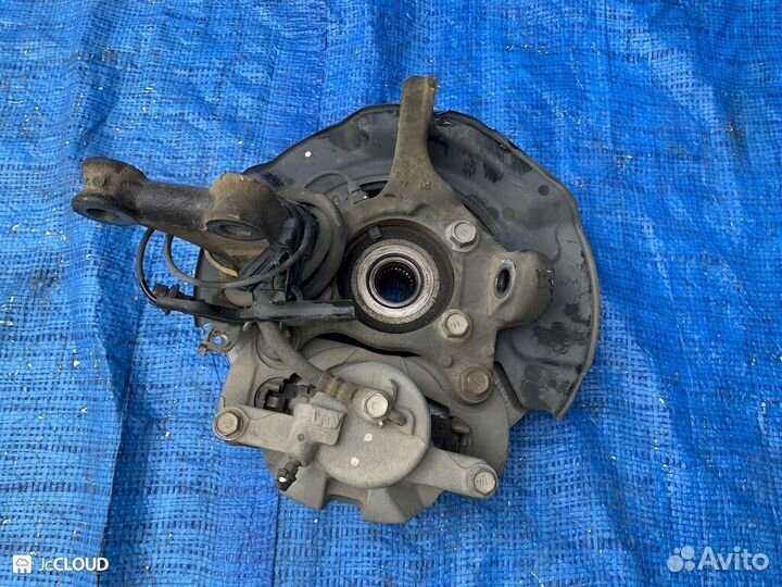 Суппорт на toyota prius alpha ZVW40 2zrfxe