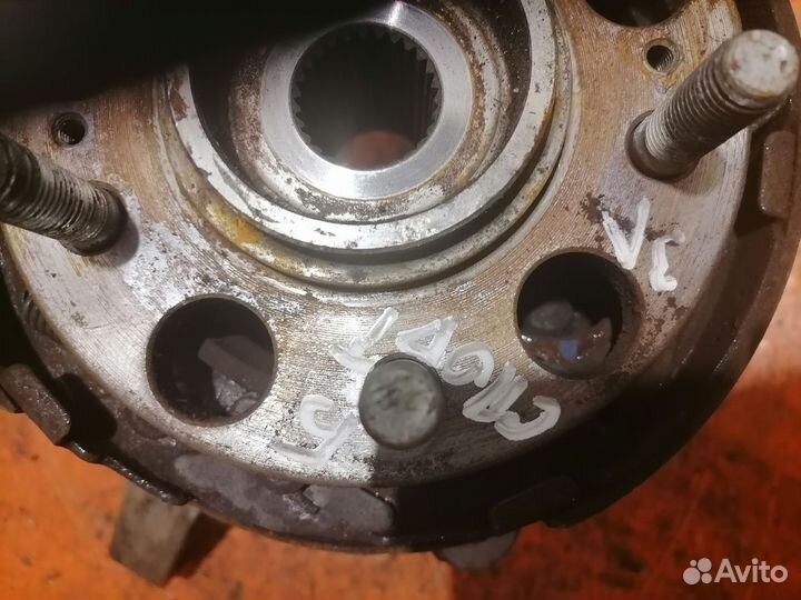 Кулак задний левый Kia Sportage 2004-2010