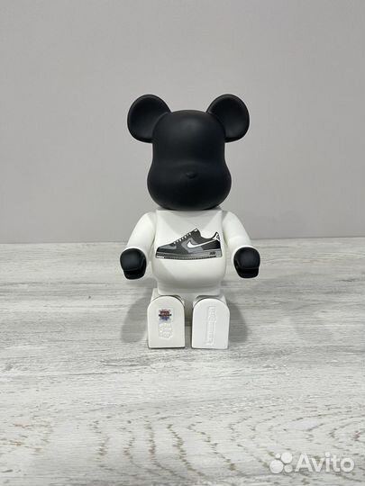 Фигурка bearbrick найк