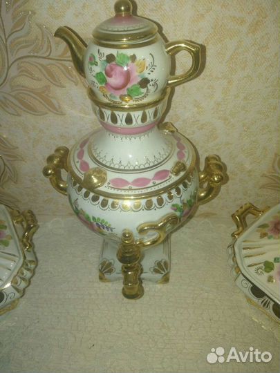 Сувенирный фарфоровый самовар шкатулка и сахарница