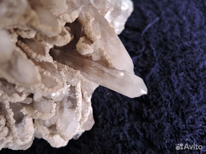 Природный камень. Друза кварца. Кристаллы