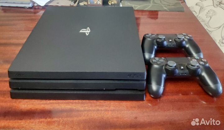 Sony PS4 Pro 1tb + 2 геймпада