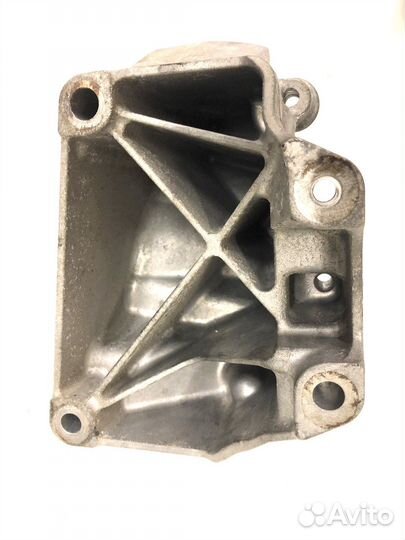 Кронштейн двигателя левый Mercedes W166 gle om651