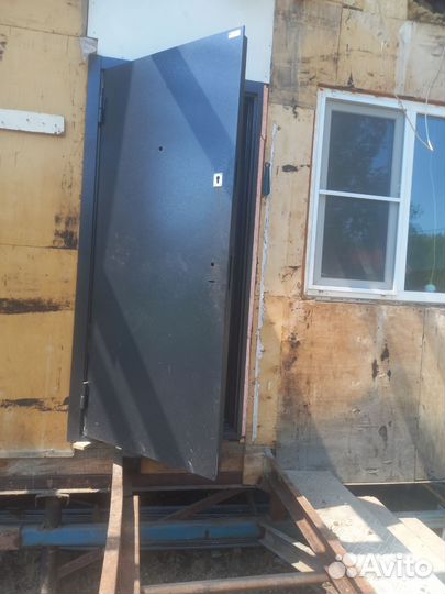 Входной дверь металлический