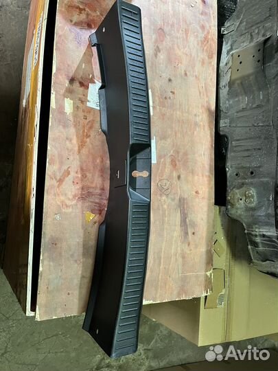 Обшивка багажника задней панели Mazda CX7