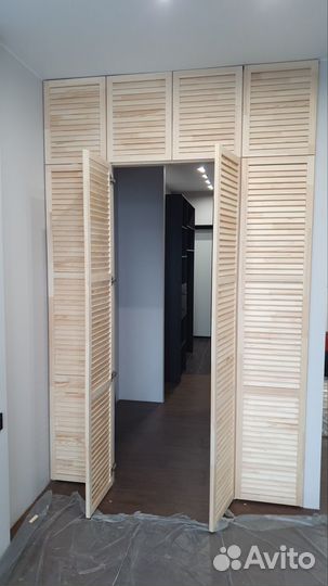 Жалюзийные двери из массива сосны и мдф