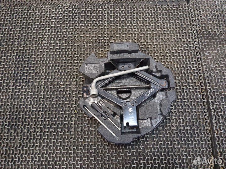 Набор инструментов штатный Subaru Forester (S12)