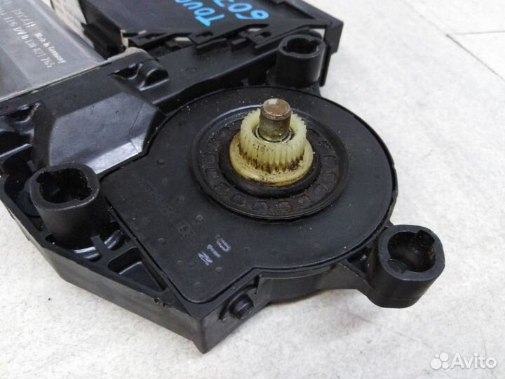 Моторчик переднего правого стеклоподъемника