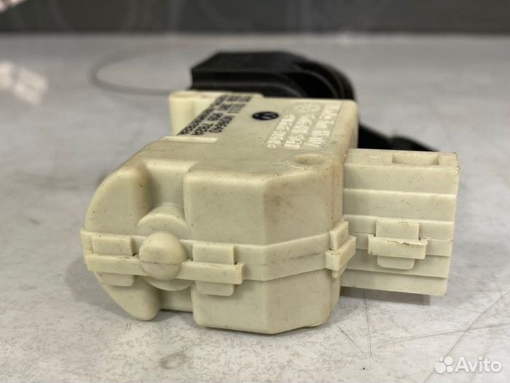 Замок бардачка Audi A6 C6 BDW 2005