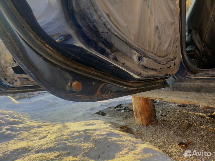 Дверь передняя левая Митсубиси Каризма