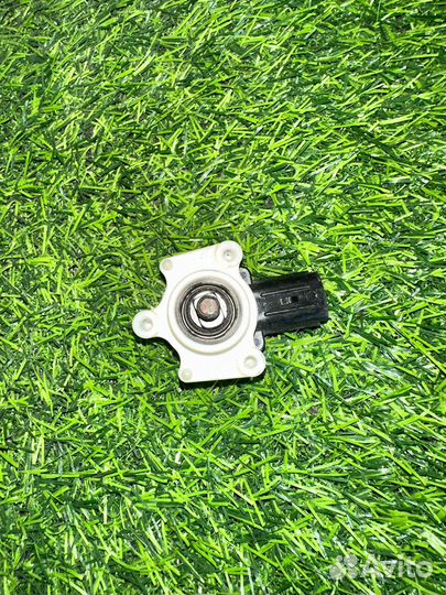 Датчик положения кузова Toyota 8940860030