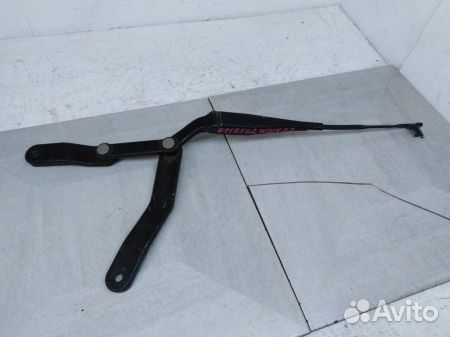 Поводок стеклоочистителя передний