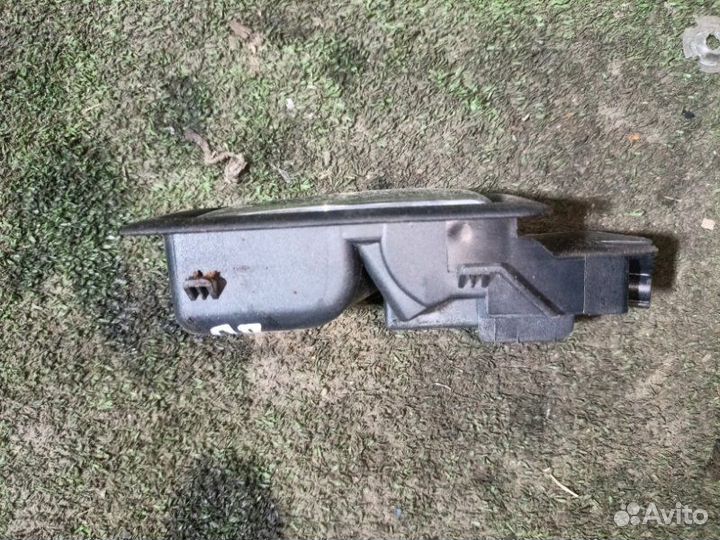 Ручка двери внутренняя передняя правая Audi 80 B3