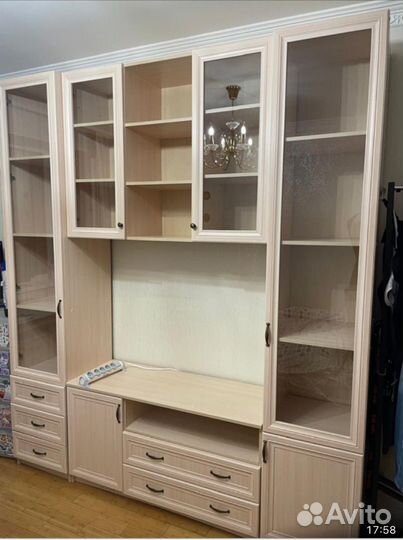 Шкаф витрина для книг