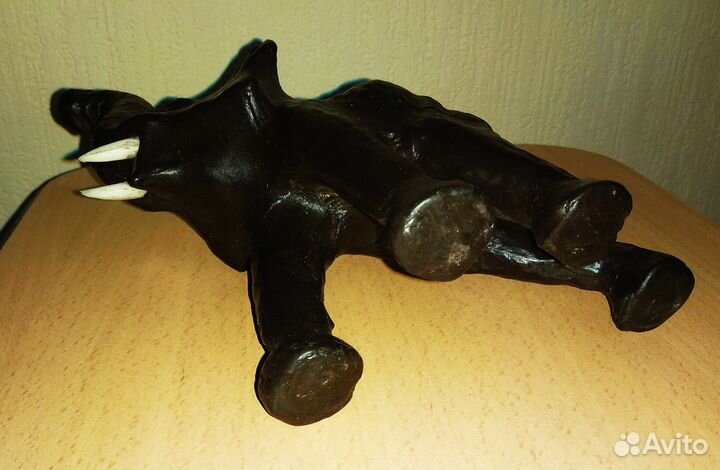 Слон из Индии кожа-попьемоше