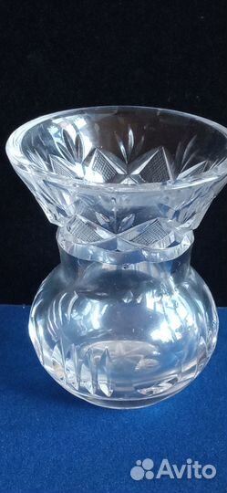 Вазы разные, давнишние и относительно современные