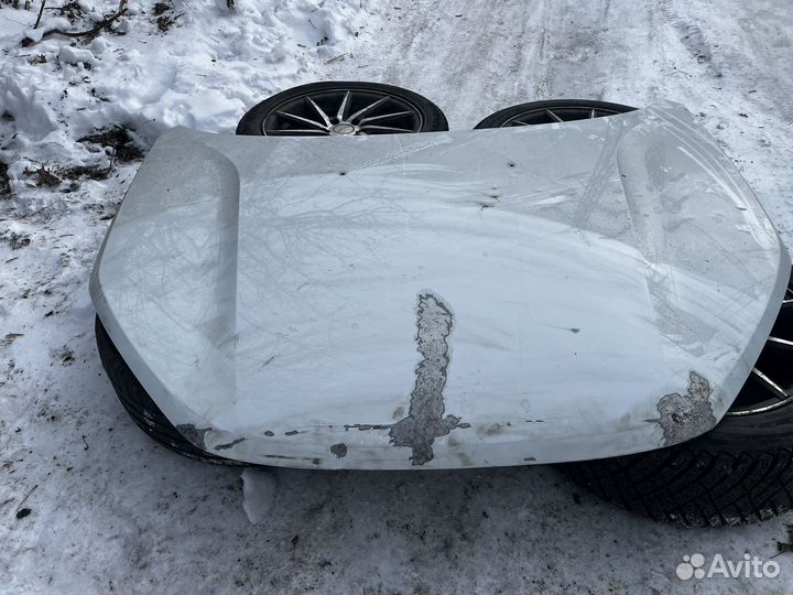 Капот на LADA vesta