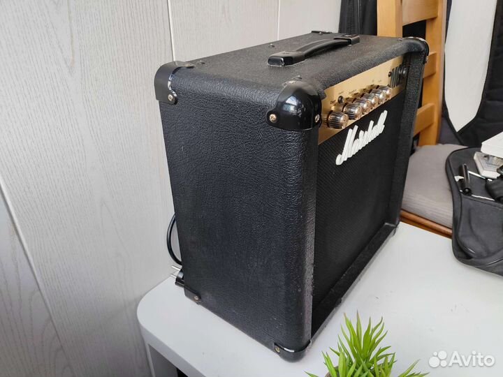 Гитарный комбоусилитель Marshall MG15