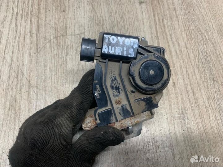 Замок Багажника Toyota Auris E150