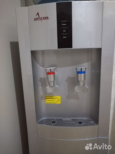 Кулер для воды напольный