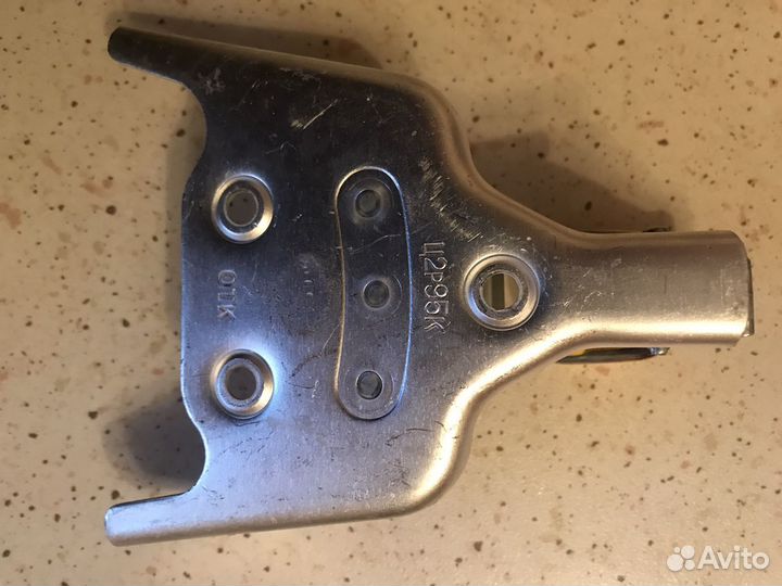 Новое. Крепление для лыж СССР алюминий на 3 штыря