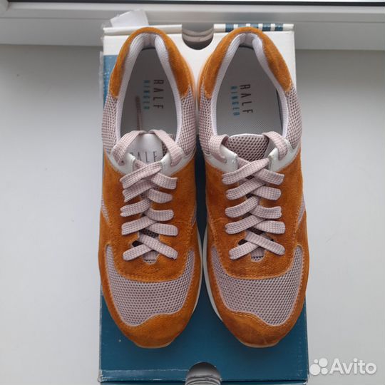 Кроссовки женские