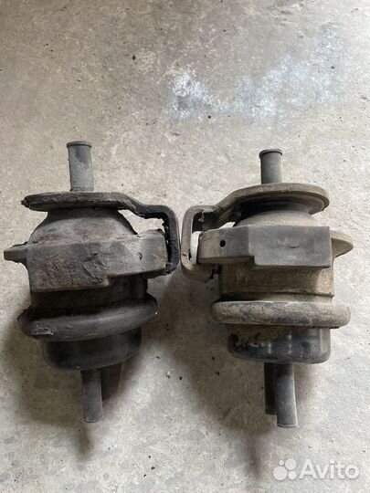 Подушка двигателя zd30