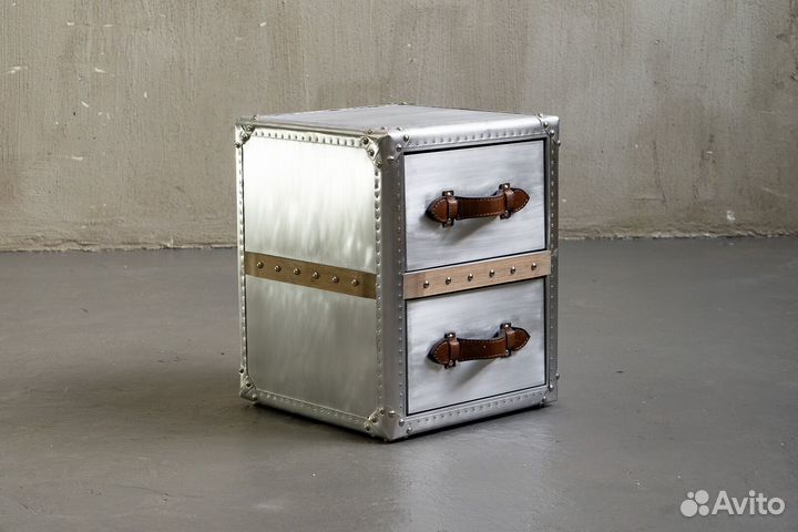 Тумба с кожаной отделкой