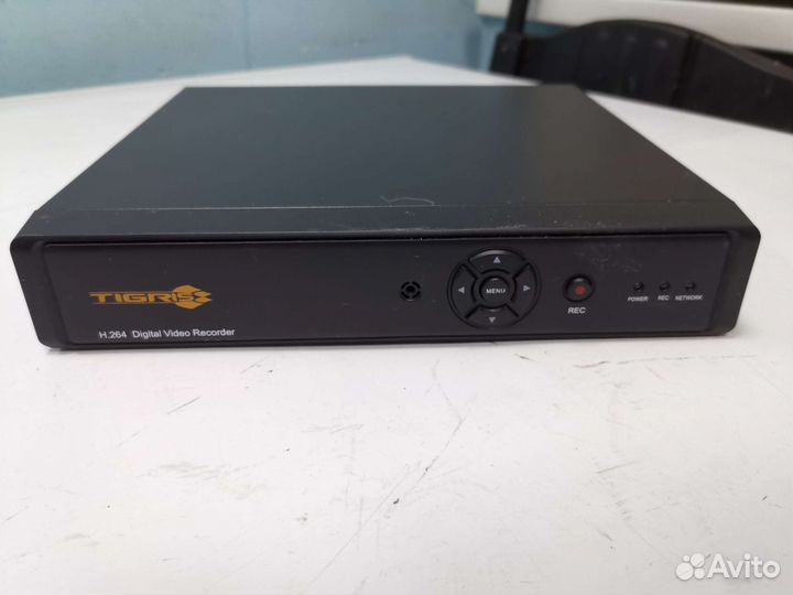 Регистратор для видеонаблюдения на 8 камер