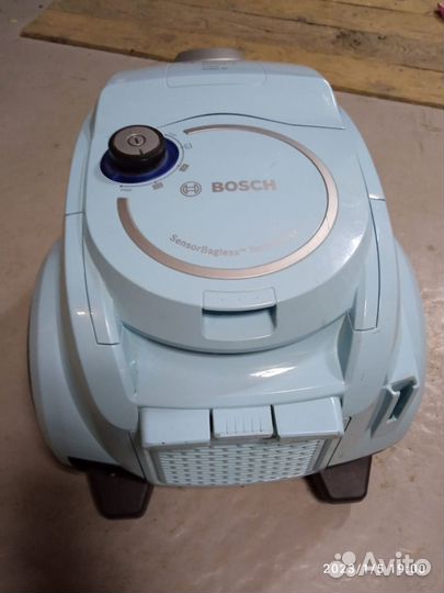 Пылесос Bosch BGS 32001 (мощный)