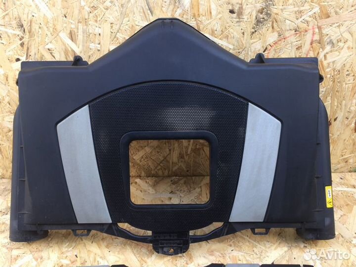 Корпус воздушного фильтра Mercedes-Benz C300