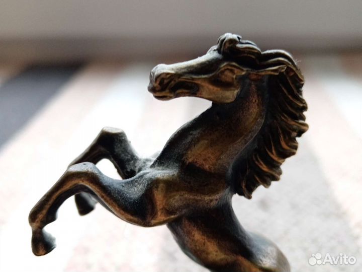 Статуэтка Конь