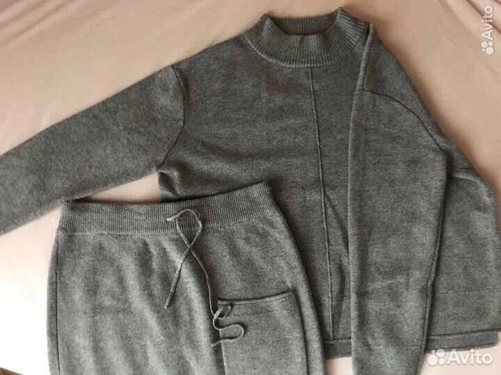 Женский демисезонный костюм (юбка и кофта)