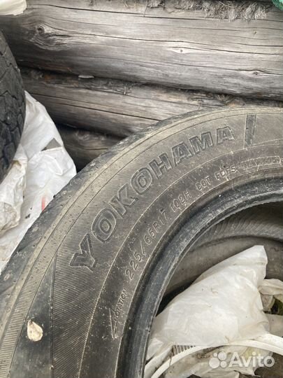 Yokohama BluEarth AE01B 9/65 R17