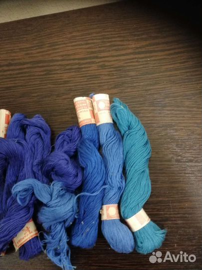 Нитки мулине синий и голубой цвета
