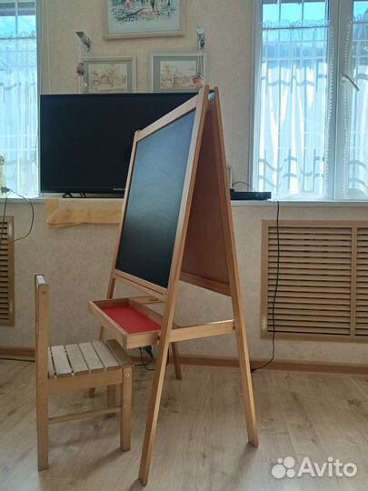 Стульчик детский с мольбертом для рисования