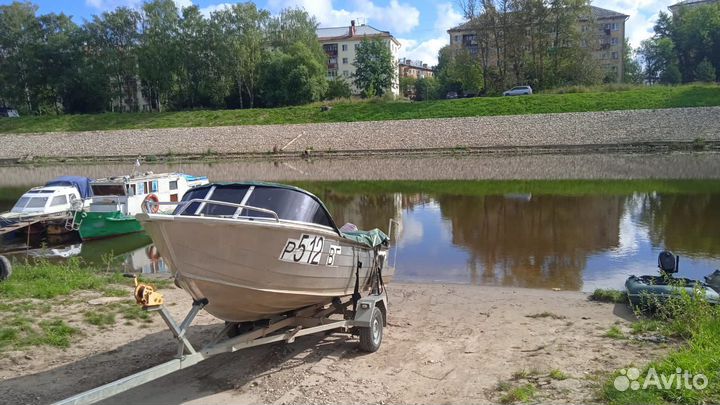 Лодка с мотором