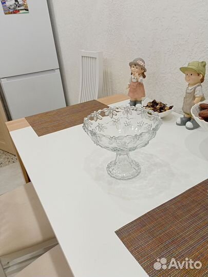 Ваза для фруктов на ножке