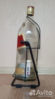 Бутылка 4,5 л на качелях